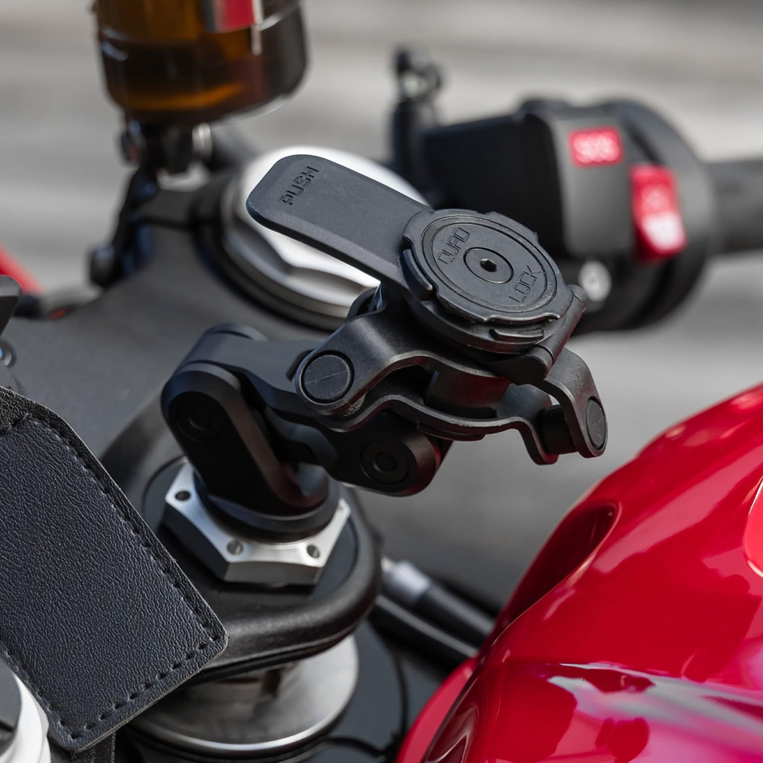 Quad Lock Motorcycle Fork Stem Mount PRO Kit with Vibration Dampener and MAG Phone Case for iPhone 16 Pro Max - Image 7