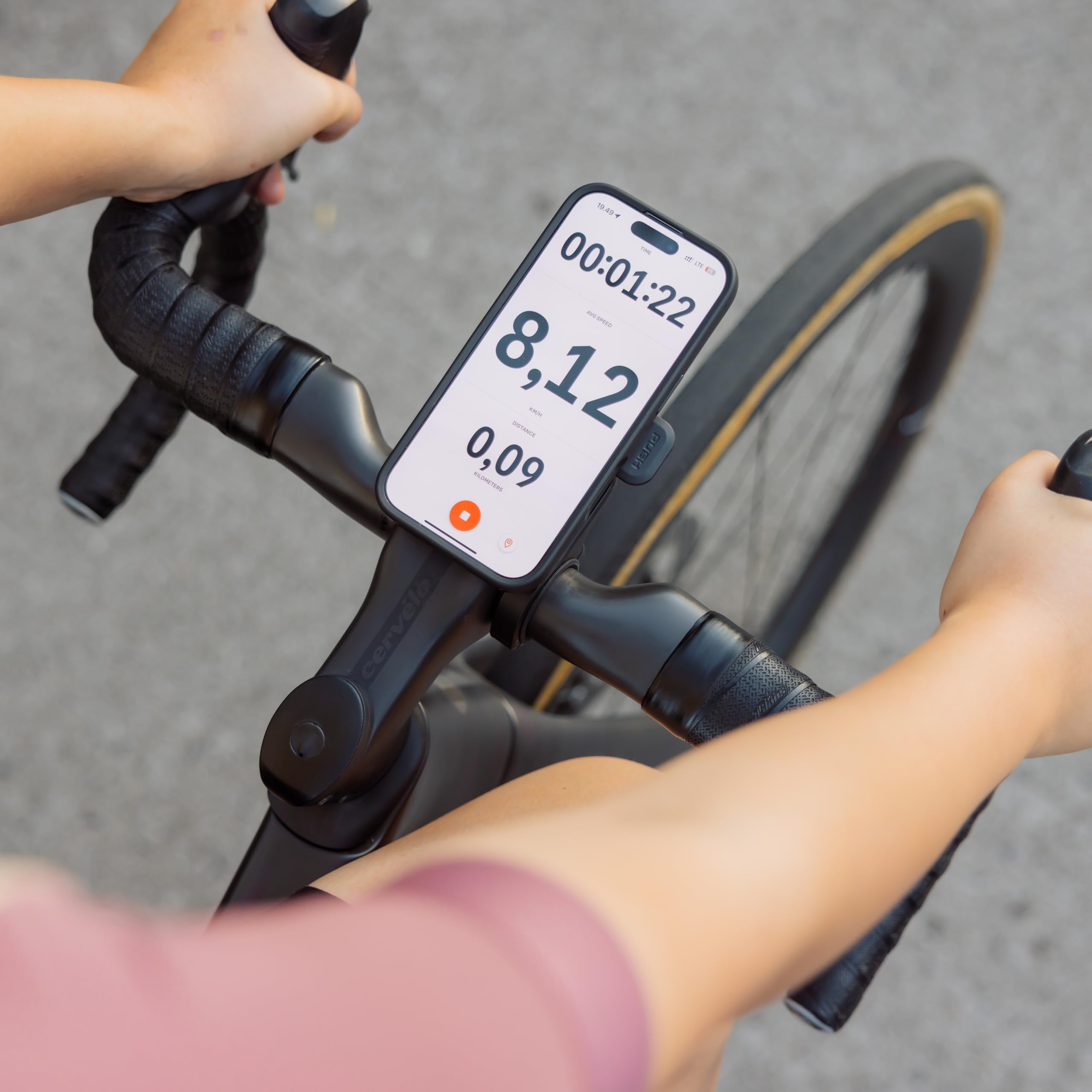 Quad Lock Out Front PRO Handlebar Bike Phone Mount (V2) with MAG Phone Case for iPhone 17 Pro Max - Image 3