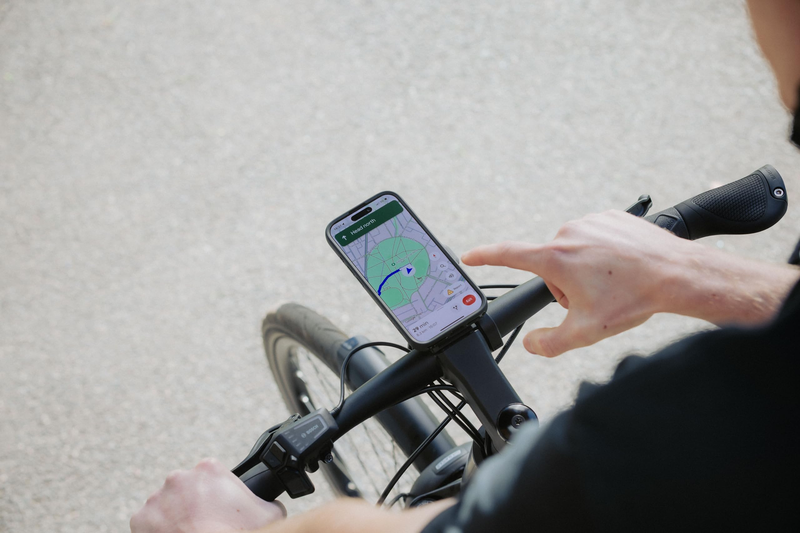 Quad Lock Out Front PRO Handlebar Bike Phone Mount (V2) with MAG Phone Case for iPhone 17 Pro Max - Image 4